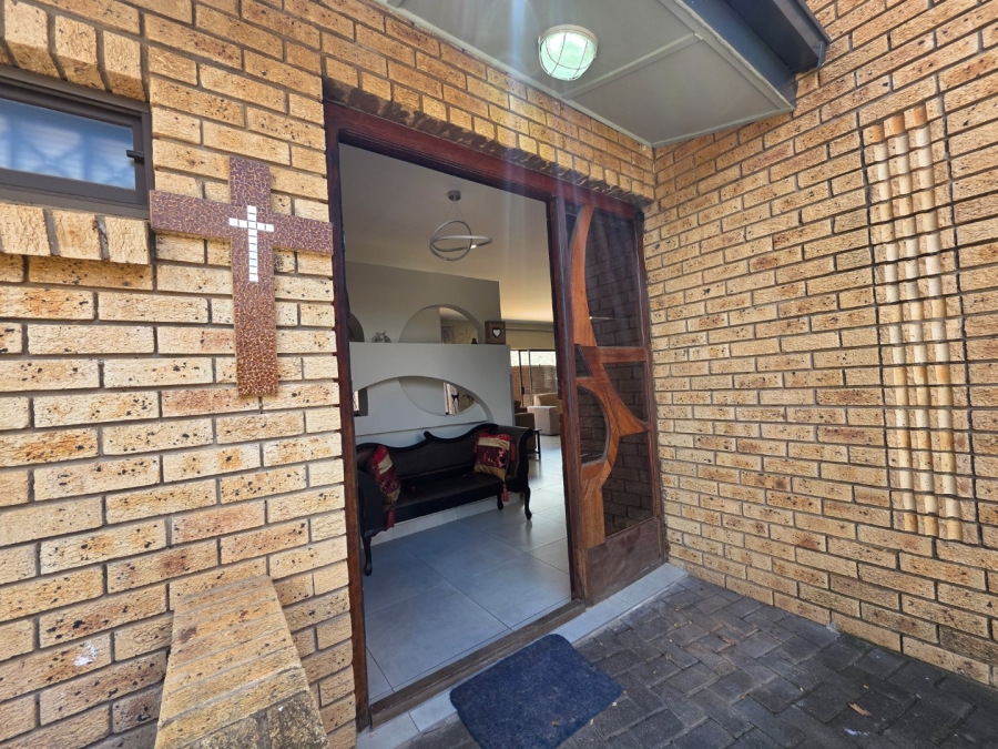 6 Bedroom Property for Sale in Dan Pienaar Free State